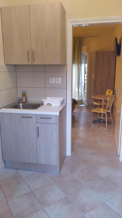 Apartment La *